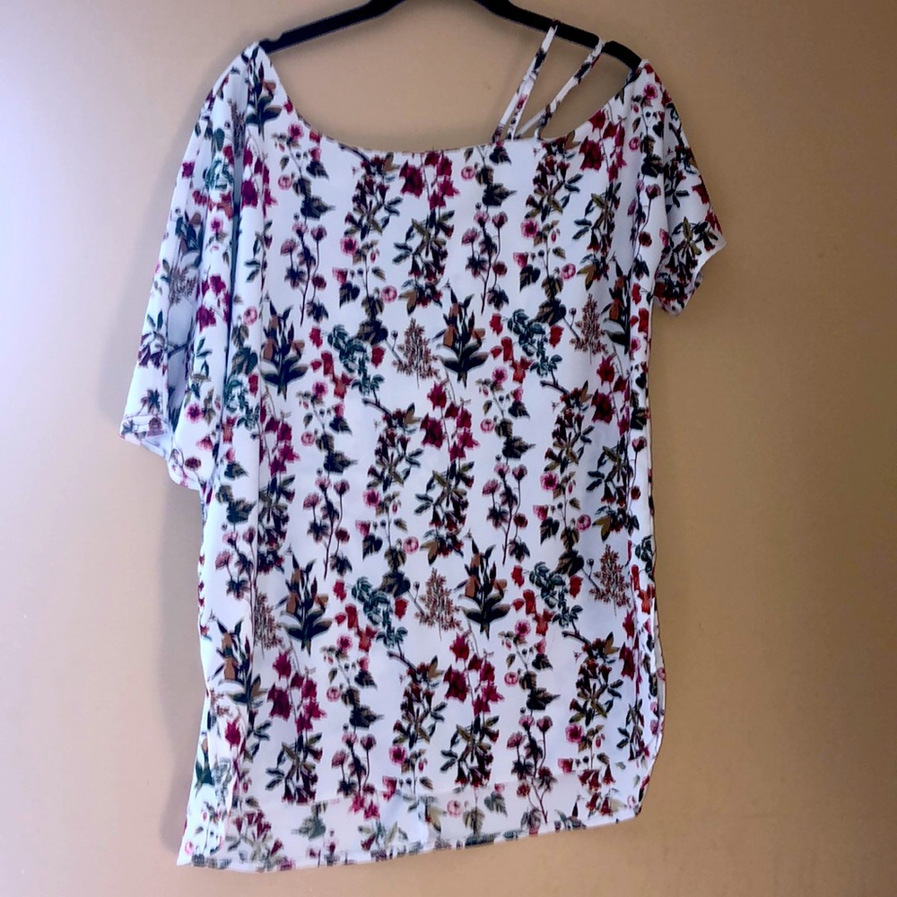 Large white Kismet floral top